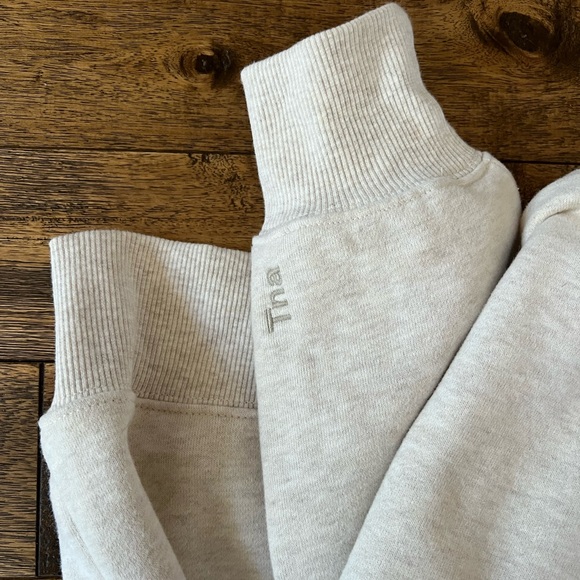 Aritzia TNA Cozy Af Perfect Sweatshirt - size 2XS - Picture 4 of 4